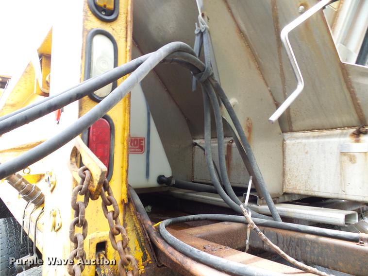 image for item DD8580 2002 International 7400 dump truck