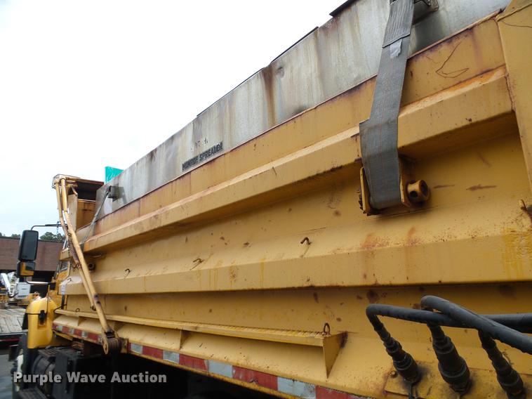 image for item DD8580 2002 International 7400 dump truck