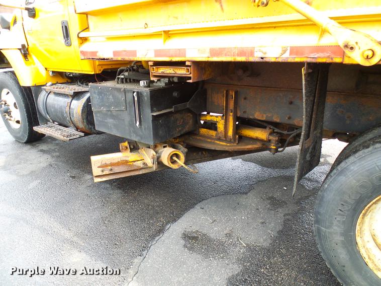 image for item DD8580 2002 International 7400 dump truck