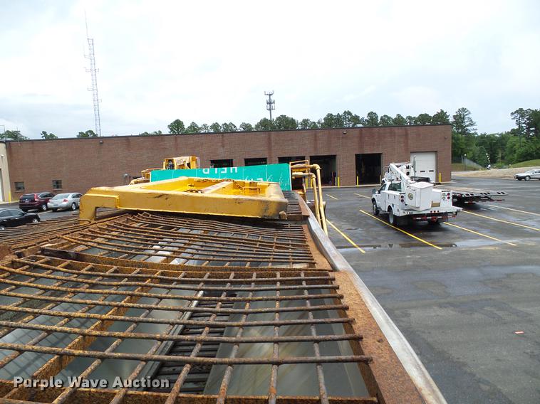 image for item DD8580 2002 International 7400 dump truck