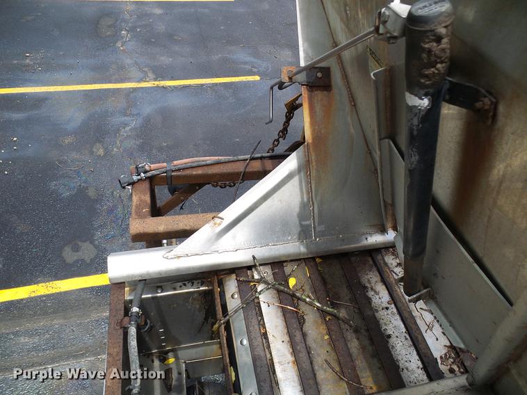 image for item DD8580 2002 International 7400 dump truck