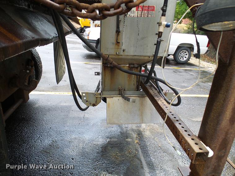 image for item DD8580 2002 International 7400 dump truck