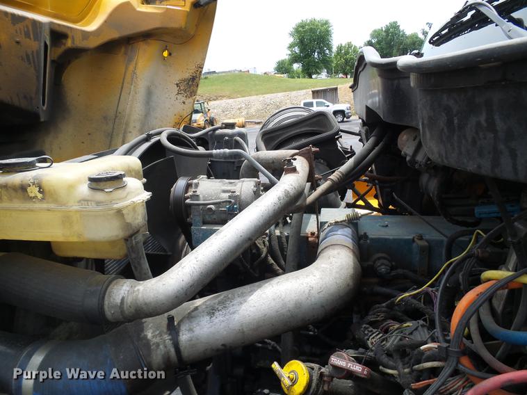 image for item DD8580 2002 International 7400 dump truck