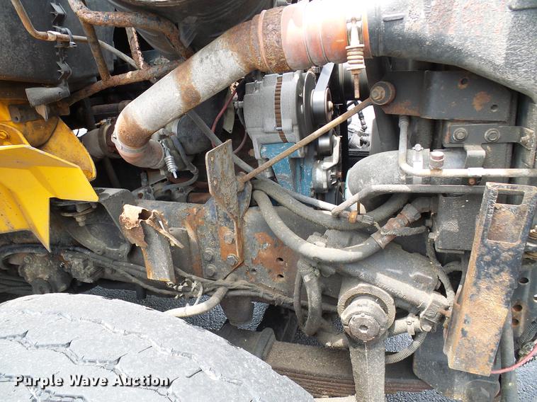 image for item DD8580 2002 International 7400 dump truck