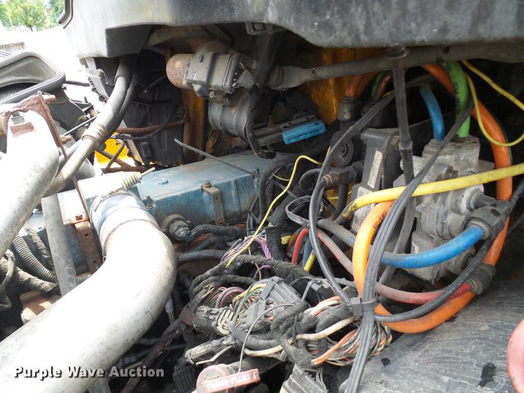 image for item DD8580 2002 International 7400 dump truck