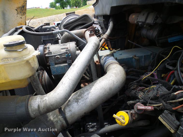 image for item DD8580 2002 International 7400 dump truck