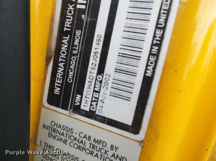 image for item DD8580 2002 International 7400 dump truck