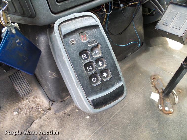 image for item DD8580 2002 International 7400 dump truck