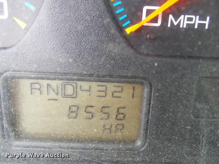 image for item DD8580 2002 International 7400 dump truck