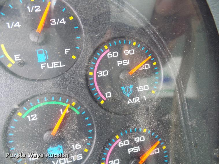 image for item DD8580 2002 International 7400 dump truck