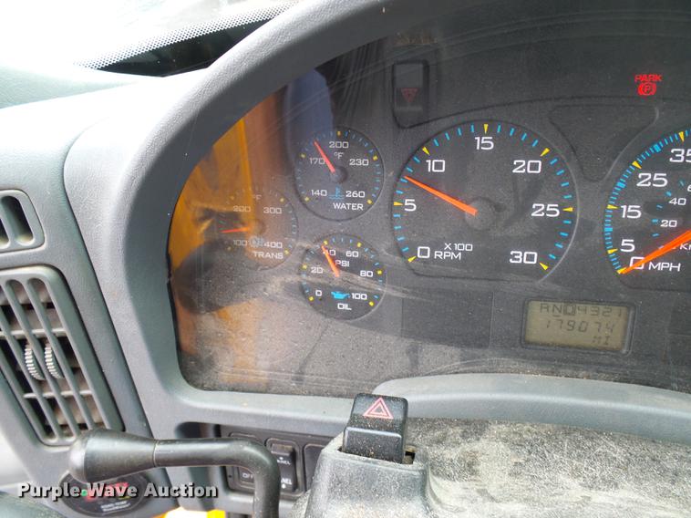 image for item DD8580 2002 International 7400 dump truck