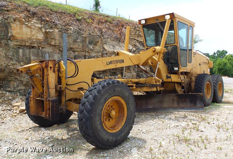 image for item DD8581 1995 Champion 720A motor grader