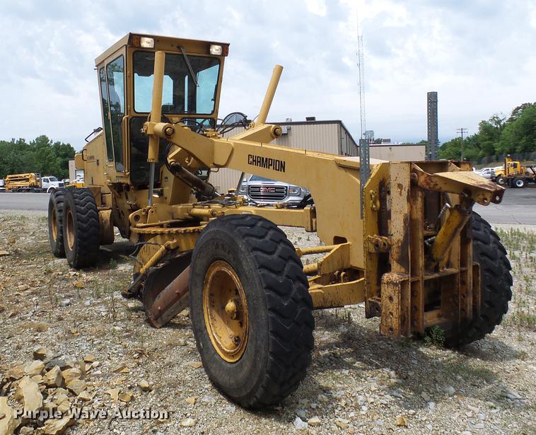 image for item DD8581 1995 Champion 720A motor grader
