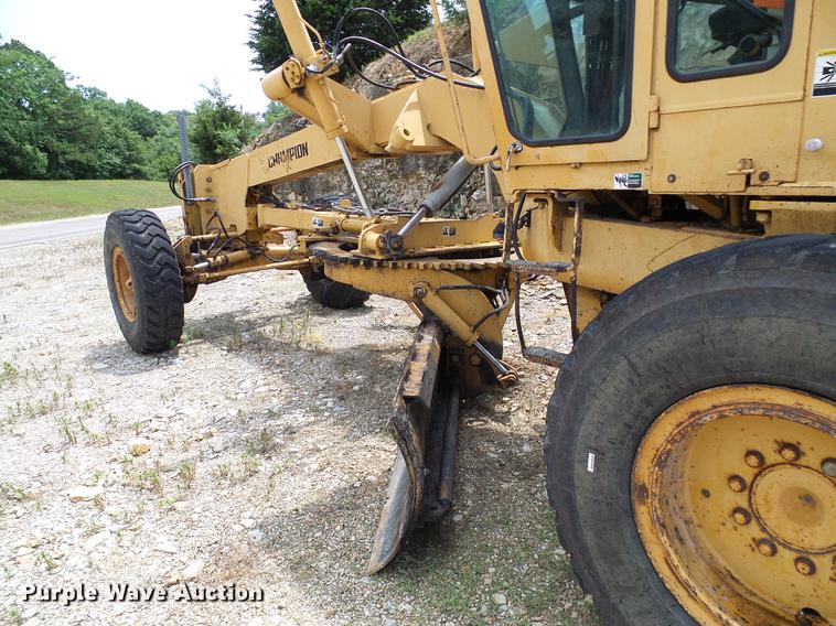 image for item DD8581 1995 Champion 720A motor grader
