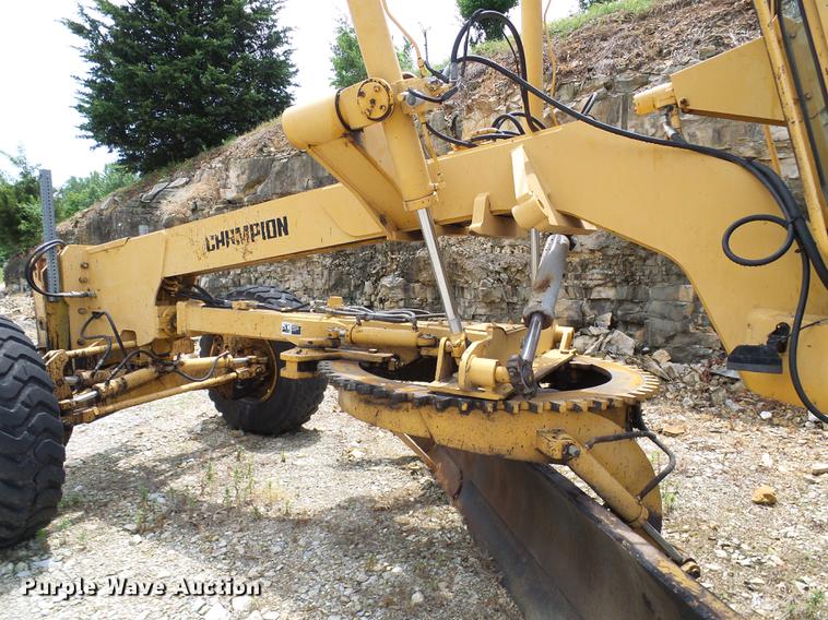 image for item DD8581 1995 Champion 720A motor grader