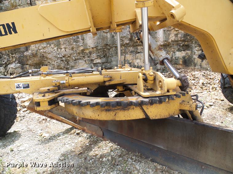 image for item DD8581 1995 Champion 720A motor grader