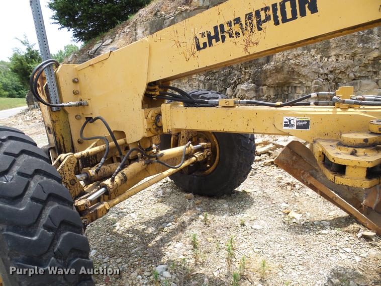 image for item DD8581 1995 Champion 720A motor grader