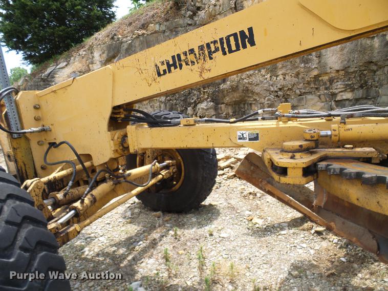 image for item DD8581 1995 Champion 720A motor grader