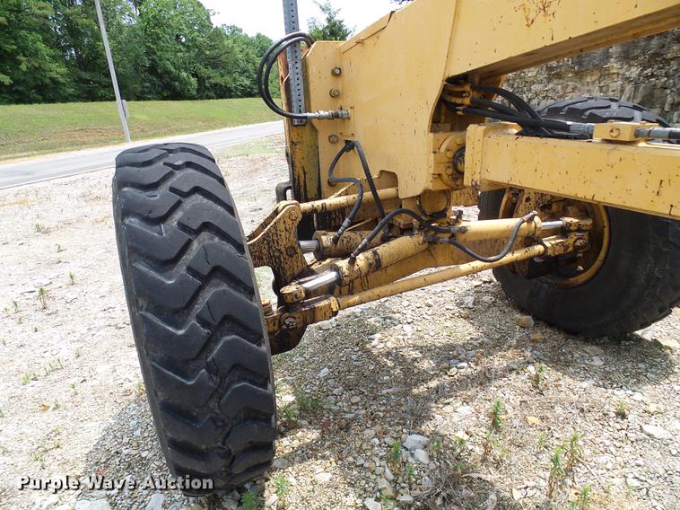 image for item DD8581 1995 Champion 720A motor grader