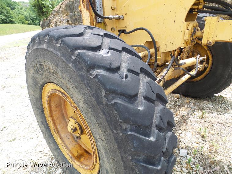 image for item DD8581 1995 Champion 720A motor grader