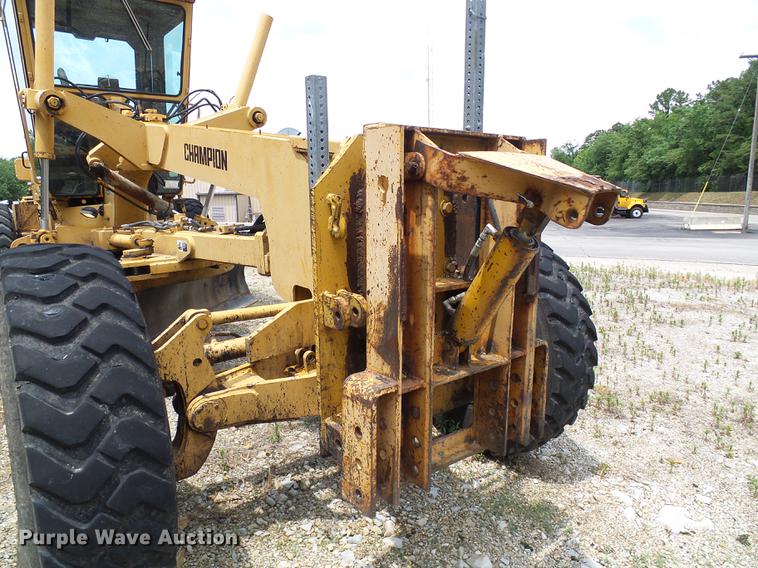 image for item DD8581 1995 Champion 720A motor grader