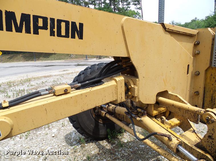 image for item DD8581 1995 Champion 720A motor grader
