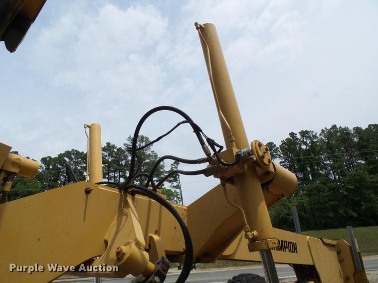 image for item DD8581 1995 Champion 720A motor grader