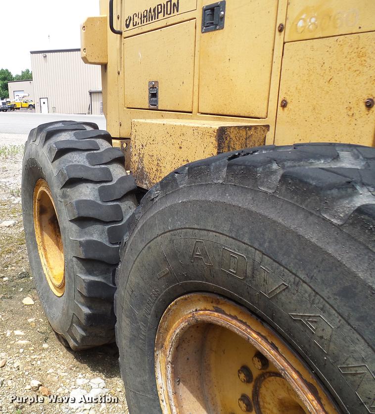 image for item DD8581 1995 Champion 720A motor grader