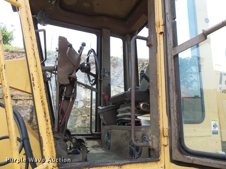 image for item DD8581 1995 Champion 720A motor grader