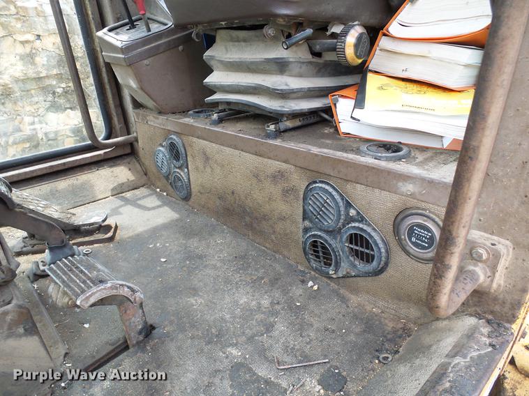 image for item DD8581 1995 Champion 720A motor grader