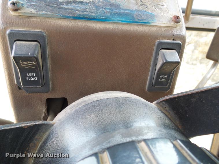 image for item DD8581 1995 Champion 720A motor grader