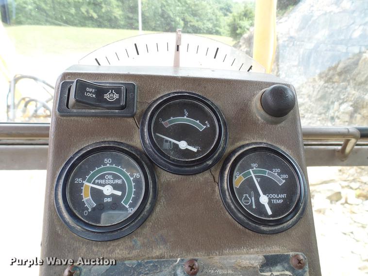 image for item DD8581 1995 Champion 720A motor grader