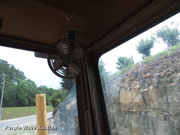 image for item DD8581 1995 Champion 720A motor grader