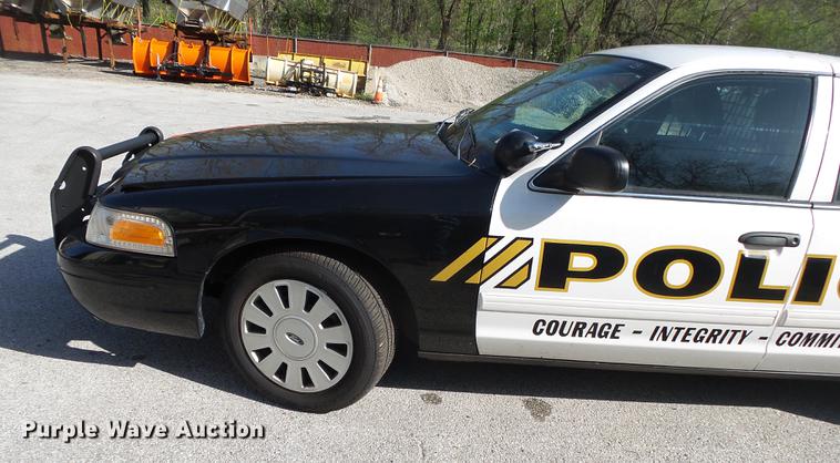 image for item DE3641 2011 Ford Crown Victoria Police Interceptor