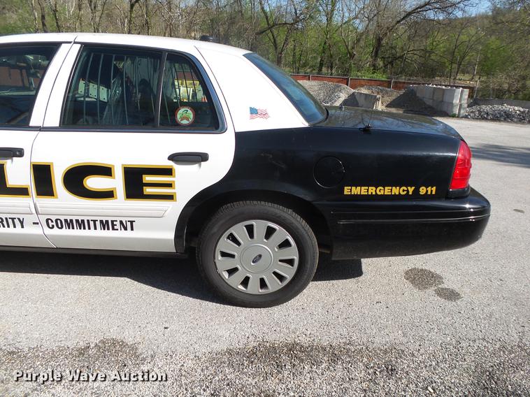 image for item DE3641 2011 Ford Crown Victoria Police Interceptor