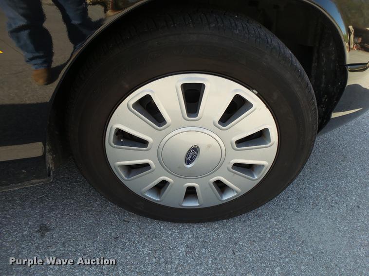 image for item DE3641 2011 Ford Crown Victoria Police Interceptor