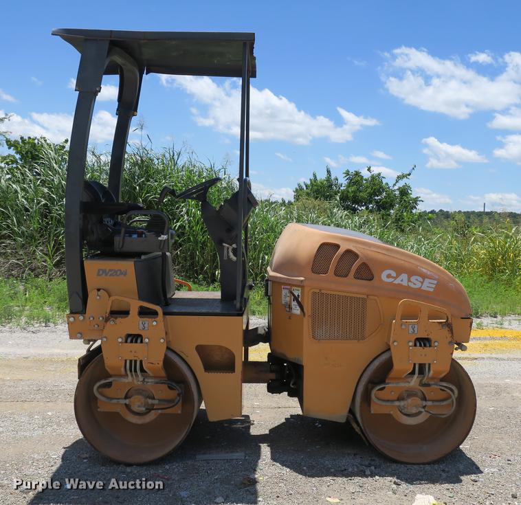 image for item DE3741 Case DV204 double drum vibratory roller