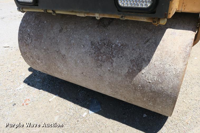 image for item DE3741 Case DV204 double drum vibratory roller