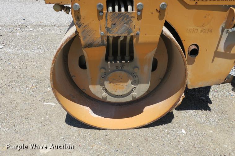 image for item DE3741 Case DV204 double drum vibratory roller