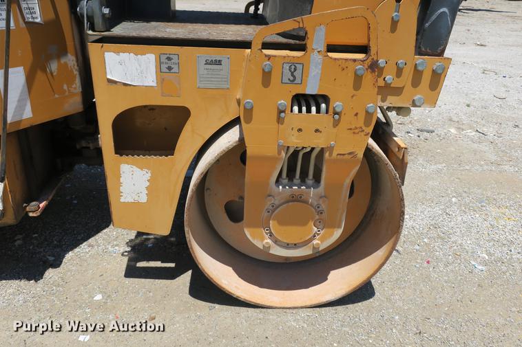 image for item DE3741 Case DV204 double drum vibratory roller