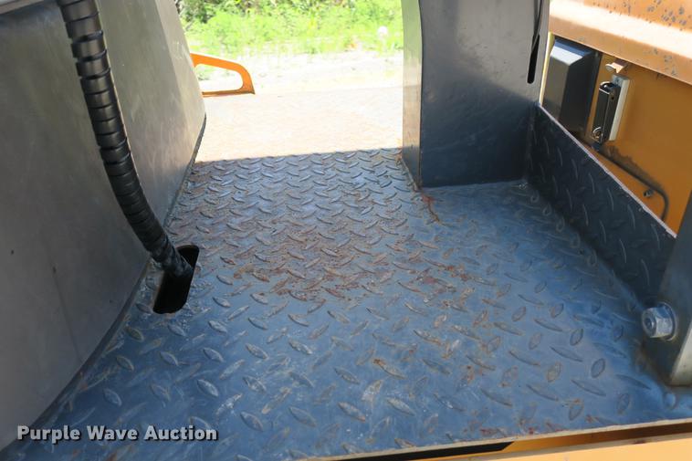 image for item DE3741 Case DV204 double drum vibratory roller