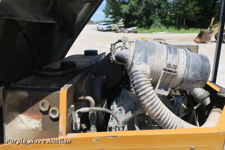 image for item DE3741 Case DV204 double drum vibratory roller