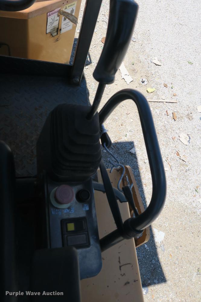 image for item DE3741 Case DV204 double drum vibratory roller