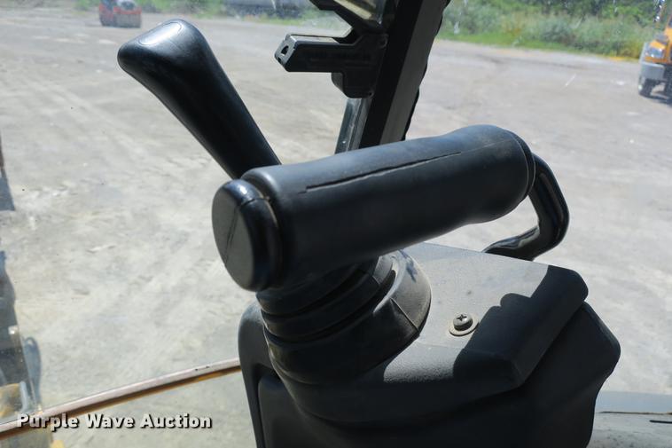 image for item DE3742 2008 John Deere 410J backhoe