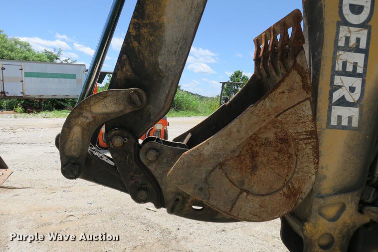 image for item DE3743 2003 John Deere 410G backhoe