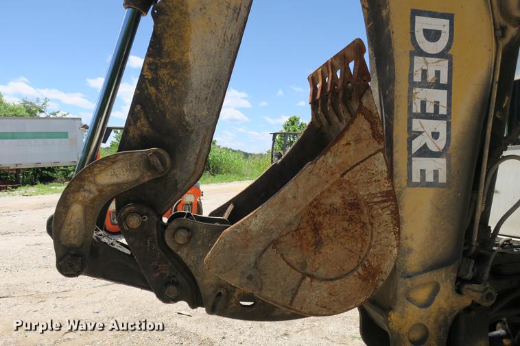 image for item DE3743 2003 John Deere 410G backhoe