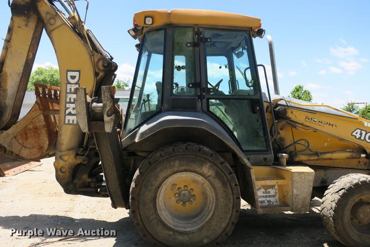 image for item DE3743 2003 John Deere 410G backhoe