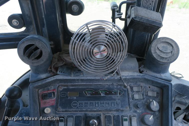 image for item DE3743 2003 John Deere 410G backhoe