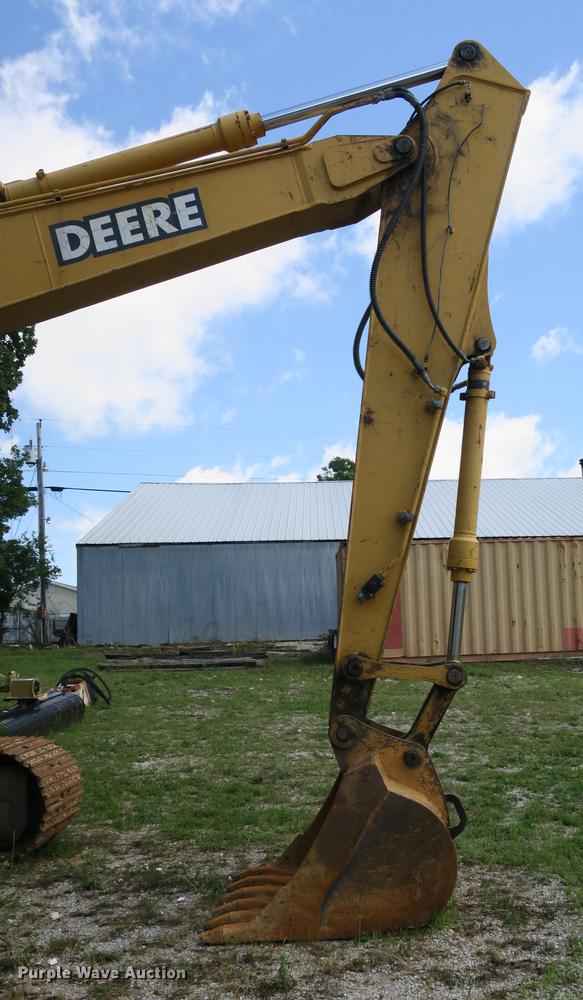 image for item DE3744 2004 John Deere 120C excavator