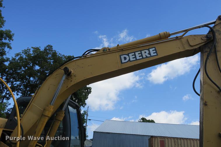 image for item DE3744 2004 John Deere 120C excavator
